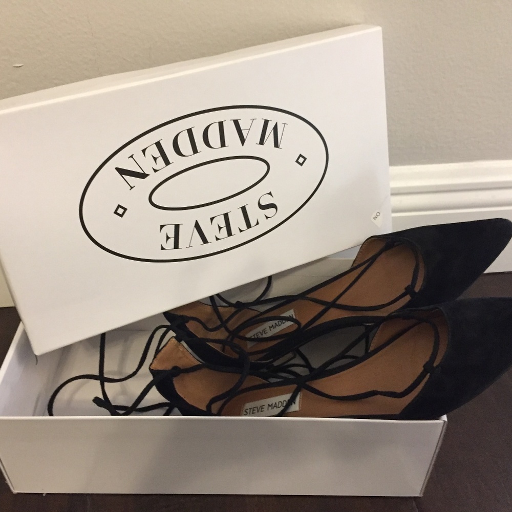 Steve Madden Black Sued Lace up flats